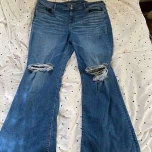 Womens American Eagle Ripped Flare Jeans / AEO